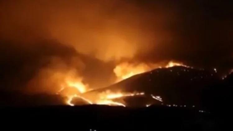 Αλβανία: Δεκαοκτώ συλλήψεις υπόπτων για εμπρησμούς