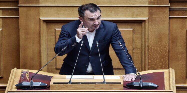Χαρίτσης για Φλωρίδη: «Ήρθε σήμερα να πουλήσει κάλπικη εθνικοφροσύνη»