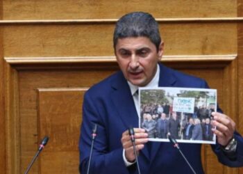 Ο Ανδρουλάκης γελοιοποιεί τον Αυγενάκη με την φωτογραφία του Σημανδράκου