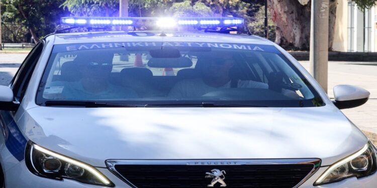 Άγριο περιστατικό ενδοοικογενειακής βίας στο Ηράκλειο – Πατέρας ξυλοκόπησε τις κόρες & τη σύζυγό του