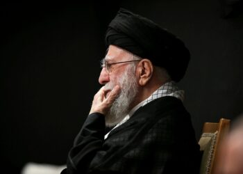 Αγιατολάχ Αλί Χαμενεΐ: Πρώτη δημόσια εμφάνιση, χωρίς δηλώσεις