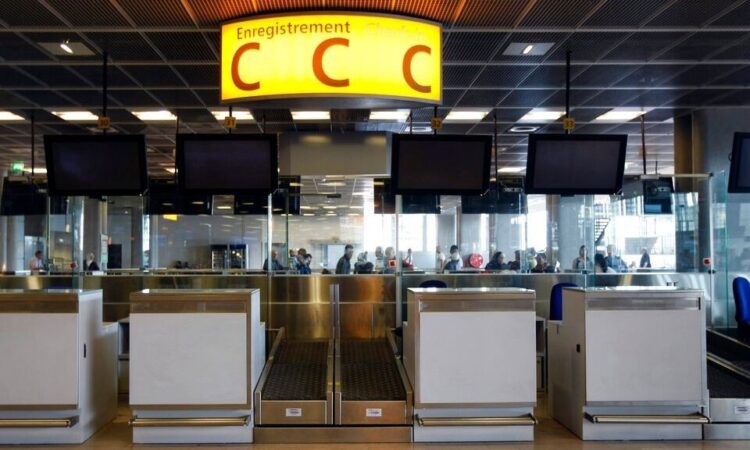 Γαλλία: Κλειστό το αεροδρόμιο της Μασσαλίας λόγω πυρκαγιάς