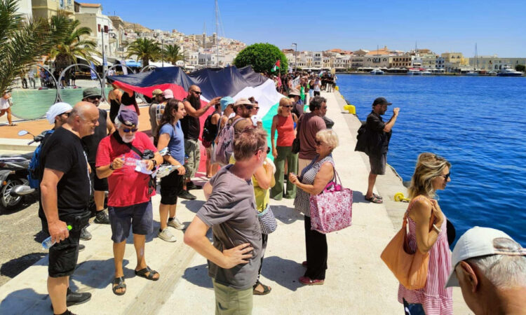 Σύρος: «Μπλόκο» σε κρουαζιερόπλοιο που μετέφερε τουρίστες από το Ισραήλ