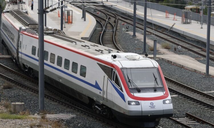 Hellenic Train: Aκινητοποιήθηκε η αμαξοστοιχία από Λάρισα προς Θεσσαλονίκη