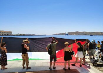 Σύρος: Αναχώρησε το κρουαζιερόπλοιο με τους ισραηλινούς επιβάτες