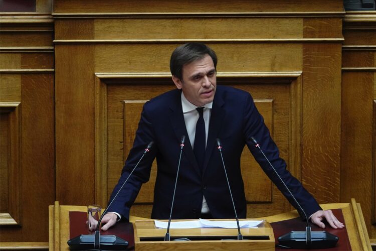 Μεταμεσονύχτιο θρίλερ στη Βουλή – Την αναβολή της ψηφοφορίας ζήτησε το ΠΑΣΟΚ