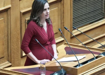 Η Έφη Αχτσιόγλου γέννησε το δεύτερο παιδί της