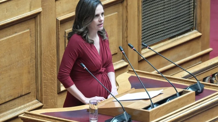 Η Έφη Αχτσιόγλου γέννησε το δεύτερο παιδί της