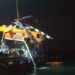 Βίντεο από την ανέλκυση του ελικοπτέρου που έπεσε στην Ελευσίνα