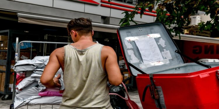 Σε ποιες περιοχές προβλέπεται υποχρεωτική παύση εργασιών την Κυριακή λόγω του καύσωνα