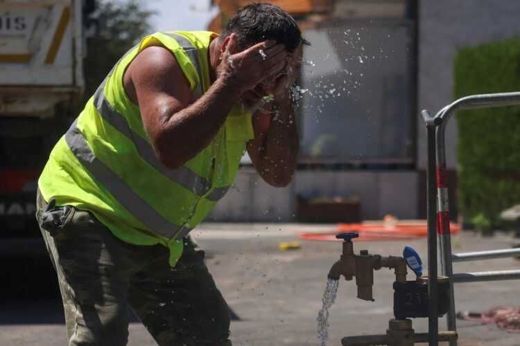 Εργασία, καύσωνας και χαρά; – Αυστηρά τα μέτρα για την προστασία των εργαζομένων