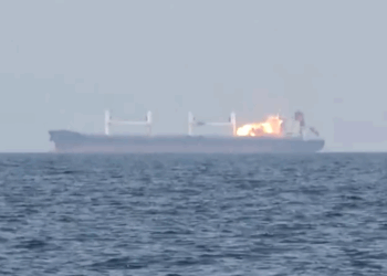 Βίντεο: Η στιγμή που οι Χούθι χτυπούν το ελληνόκτητο πλοίο «Eternity C»