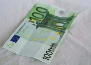 Συναγερμός στην Ιεράπετρα: Πλαστά χαρτονομίσματα των 100 ευρώ μπήκαν στην αγορά