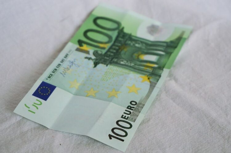 Συναγερμός στην Ιεράπετρα: Πλαστά χαρτονομίσματα των 100 ευρώ μπήκαν στην αγορά