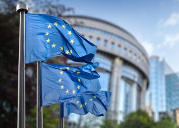 Ποια χώρα υποψήφια προς ένταξη απειλεί με κυρώσεις η Ευρωπαϊκή Ένωση;