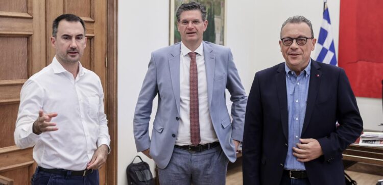 13η σύνταξη: Κοινή πρόταση ΣΥΡΙΖΑ και Νέας Αριστεράς για επαναφορά