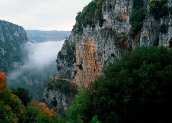 Ιωάννινα: Μεγάλη κινητοποίηση για διάσωση γυναίκας από το Φαράγγι του Βίκου