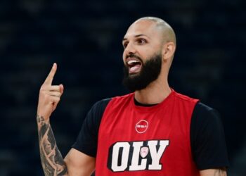 Φουρνιέ για νέο συμβόλαιο: «Δεν έχω υπογράψει τίποτα»