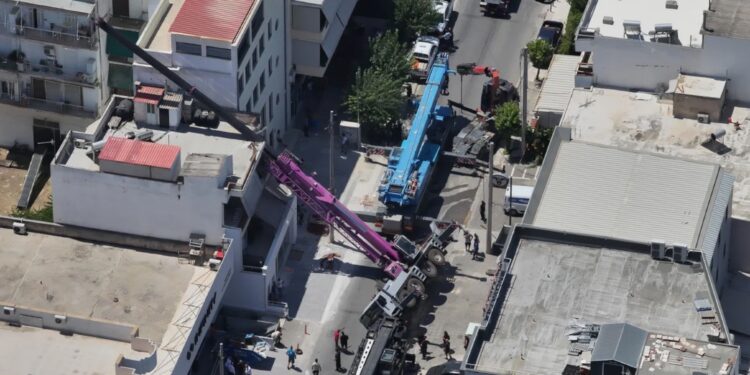 Περιστέρι: Τι λέει η ιδιοκτήτρια του διαμερίσματος που καταπλακώθηκε από τον γερανό