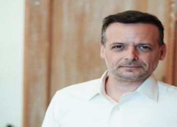 Δούκας κατά της κυβέρνησης: Ακραία ακρίβεια στο ρεύμα