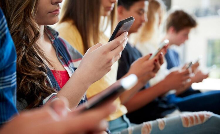 Ίντερνετ: Στην 5άδα των χωρών με app επαλήθευσης ηλικίας η Ελλάδα – Οι κατευθύνσεις της ΕΕ