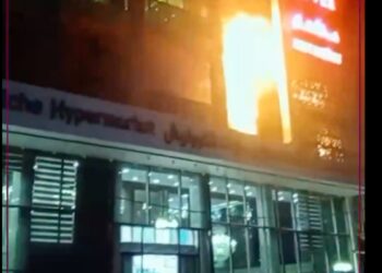 Ιράκ: Φωτιά σε εμπορικό κέντρο – 50 νεκροί και τραυματίες