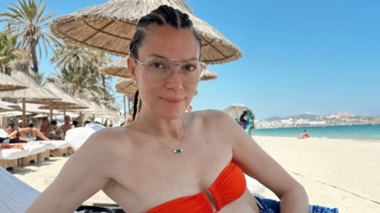 Βίκυ Καγιά: Το εντυπωσιακό άλμπουμ από το ταξίδι της στην Ίμπιζα
