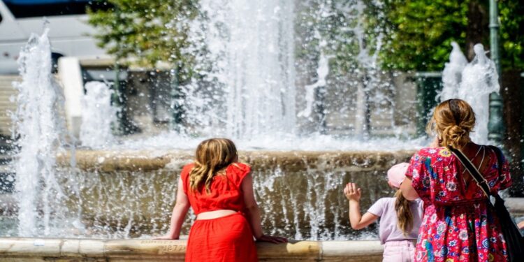 Καιρός: Καύσωνας μέρα 3η – Οι περιοχές που θα «βράσουν» στους 43 βαθμούς Κελσίου