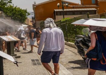 Καιρός: Καύσωνας διαρκείας με 43άρια και αποπνικτικά βράδια με πολύ υψηλές θερμοκρασίες