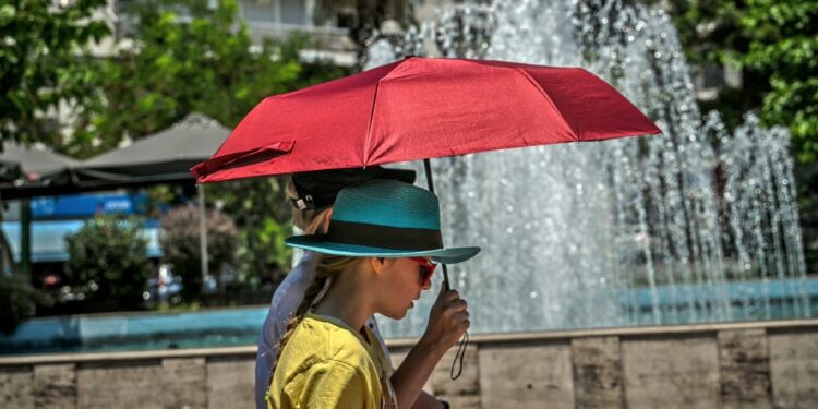 Καιρός: Τέλος ο καύσωνας – Έρχεται αστάθεια και βροχές την Πέμπτη