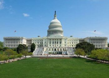 ΗΠΑ: Όπλα, τόξο και βέλη έξω από το Καπιτώλιο – Συνελήφθη ένας άντρας