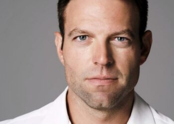 Το κόμμα του Κασσελάκη το έριξε στη… γιόγκα