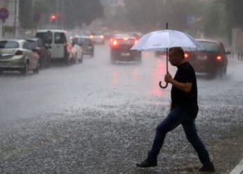 Καταιγίδα στην Αττική: Πού υπάρχουν προβλήματα στους δρόμους – Σε ποιες περιοχές της χώρας «βαδίζει» η κακοκαιρία