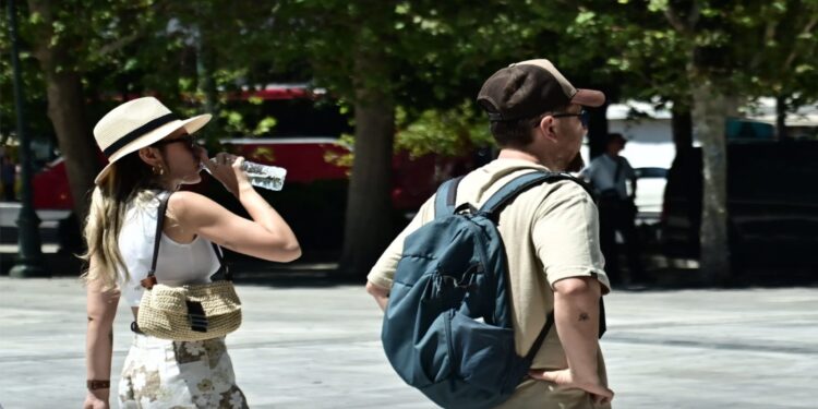 Νέος καύσωνας προ των πυλών – Έως 44 βαθμούς ο υδράργυρος – Προειδοποιούν οι μετεωρολόγοι