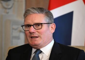 Στάρμερ: Αντιμέτωπος με αυξανόμενες πιέσεις για τη Γάζα, ανακαλεί τους υπουργούς του από τις διακοπές για να συζητήσουν