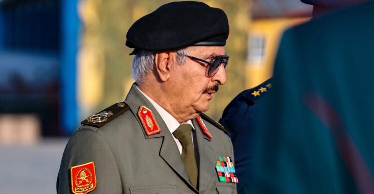 Ο σκοτεινός ρόλος του Χαφτάρ και οι ορδές των μεταναστών στη Κρήτη