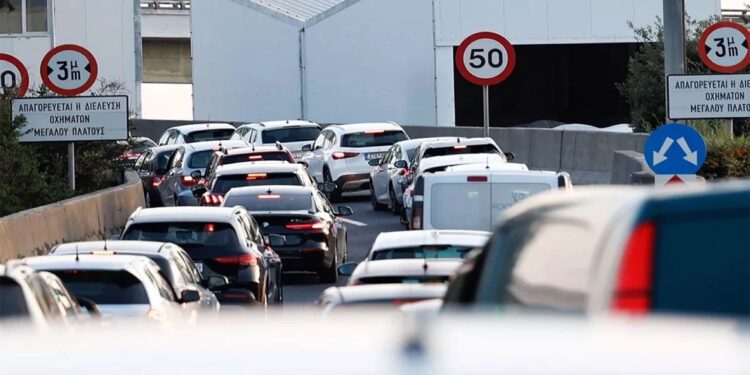 Τροχαία ατυχήματα σε Αττική Οδό και λεωφόρο Κηφισού – Αυξημένη η κίνηση