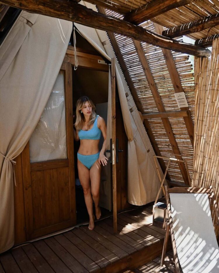 Σε ρυθμούς καλοκαιριού η Κλέλια Ανδριολάτου