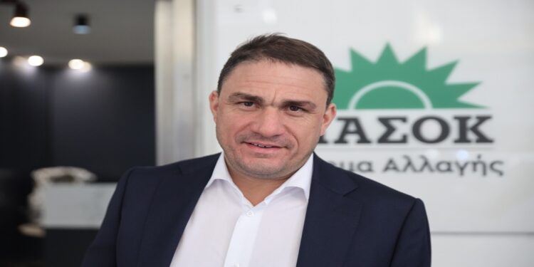 Τσουκαλάς για φωτιές: «Η σκέψη μας σε όσους επιχειρούν στα πύρινα μέτωπα και στους πληγέντες»