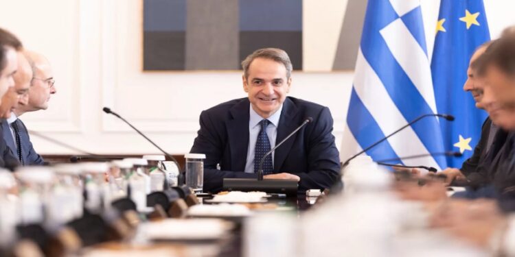 Ο πολιτικός «καύσωνας» για την κυβέρνηση σε τρία μέτωπα