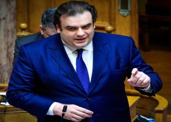 Πιερρακάκης μετά τα απαράδεκτα χαράτσια στα ΑΤΜ: «Μηδενίζονται όλες οι χρεώσεις τραπεζών μέσω ΔΙΑΣ»