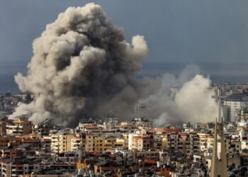 Το Ισραήλ βομβαρδίζει ξανά τον Λίβανο παρά την κατάπαυση του πυρός