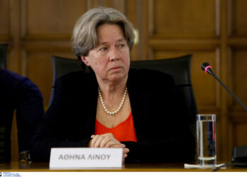 Με ποια υπουργό του Μητσοτάκη ανοίγει πόλεμο η Αθηνά Λινού