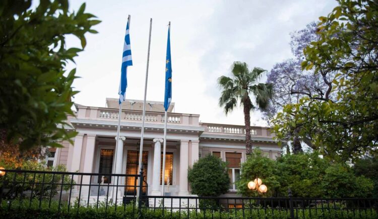 Μαξίμου μετά τον σάλο για ATM: Δεν θα ισχύσει παράθυρο χρεώσεων 2 ταχυτήτων