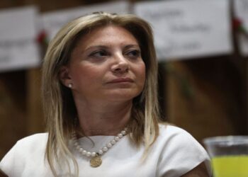 Καρυστιανού για Καραμανλή: «Αυτός ο “άνθρωπος”, σήμερα ξεπλύθηκε από 157 αδίστακτους Βουλευτές, οι οποίοι εν γνώσει τους τον συγκάλυψαν»