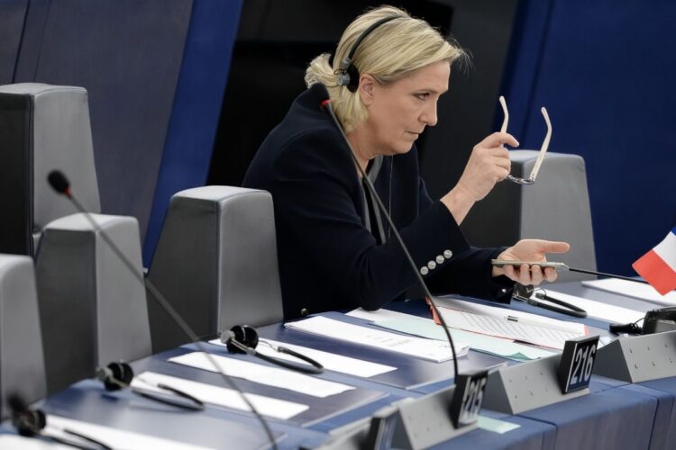 Λεπέν - ΕΕ: Ξεκίνησε η έρευνα για κατάχρηση 4,3 εκατ. ευρώ από ακροδεξιά ομάδα στο Ευρωκοινοβούλιο