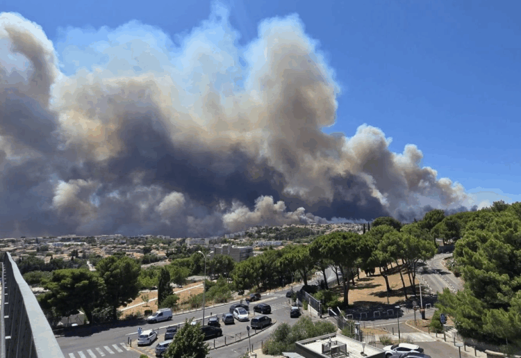 Φωτιά στη Μασσαλία: Εξαπλώνεται το πύρινο μέτωπο