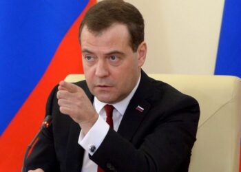 Μεντβέντεφ: Η ρωσική οικονομία θα αντέξει το πακέτο κυρώσεων της Ε. Ε