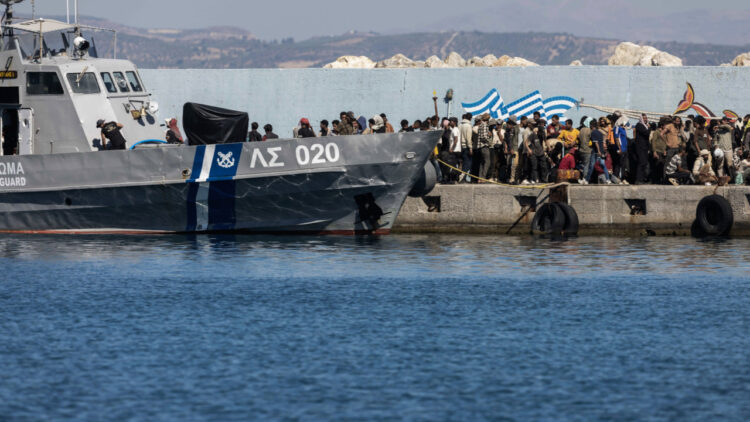 Μετανάστες Λιβύη - Κρήτη - Αντιπολίτευση