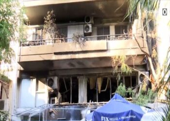 Μεταξουργείο: Φωτιά και εκρήξεις σε κατάστημα εστίασης – Απεγκλωβίστηκαν έγκυες και άνδρας με κινητικά προβλήματα